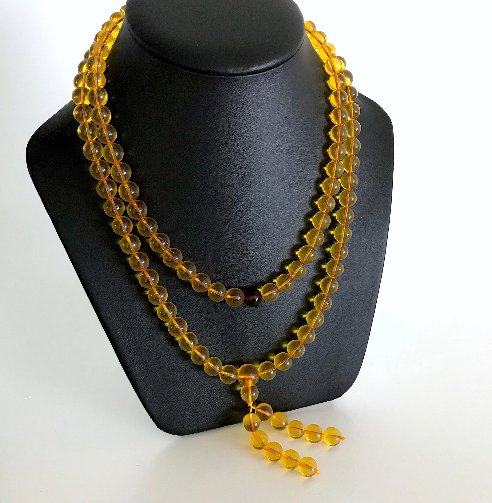 Remarkable Amber Mala made from Round Amber beads: Title:Remarkable Amber Mala made from Round Amber beads Metal:None Gemstone:Amber Weight:79.3 g Size:Bead size: 10.2 mm Made of:(Reconstituted Amber or Whole Stone):Whole Stone Additional
