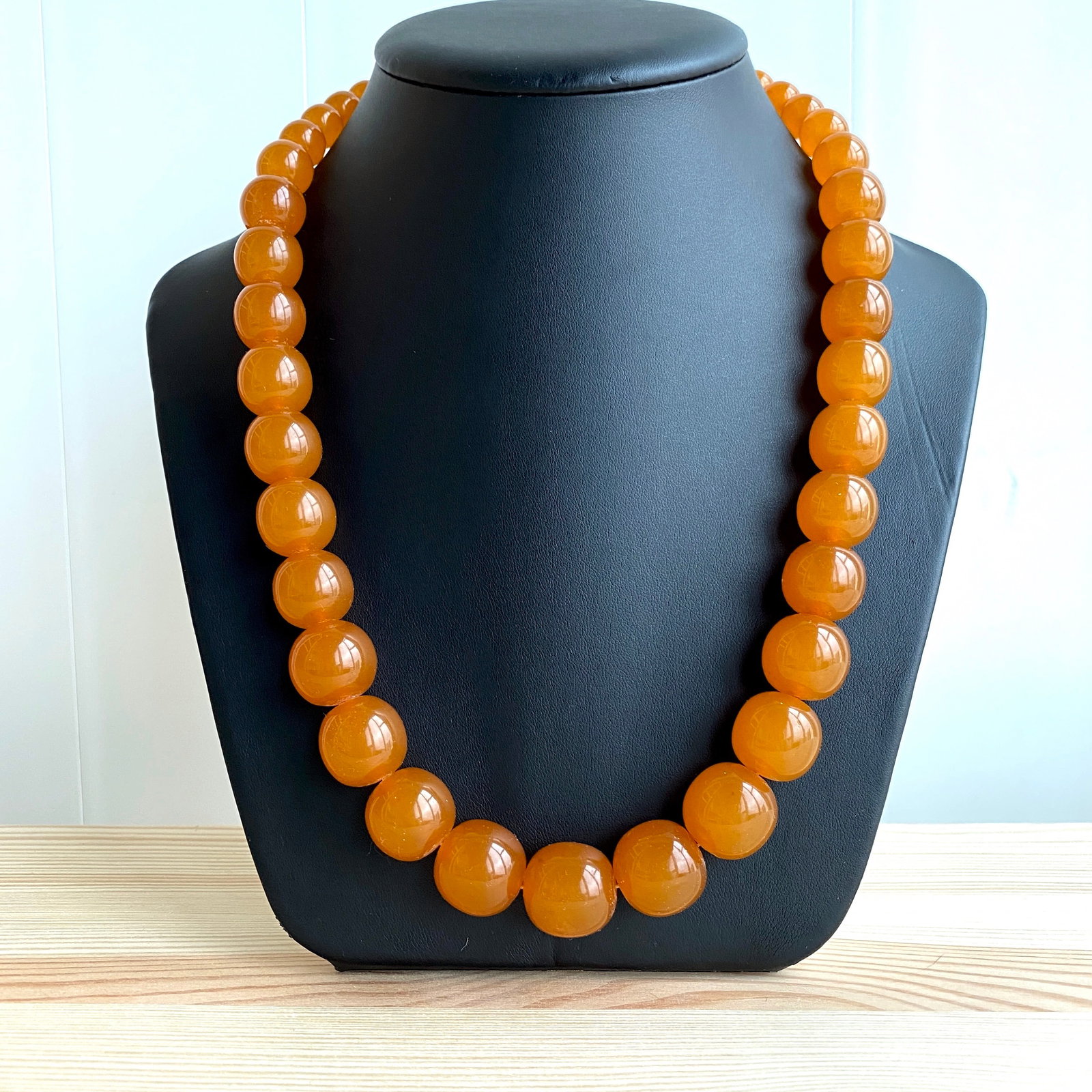 Stunning Amber Necklace made from Round Amber beads: Title:Stunning Amber Necklace made from Round Amber beads Metal:None Gemstone:Amber Weight:89.9 g Size:Size: 600.0 x 18.8 x 18.8 mm Size: 23.622 x 0.74 x 0.74 inches Bead size: From 18.8 to 8.6 mm