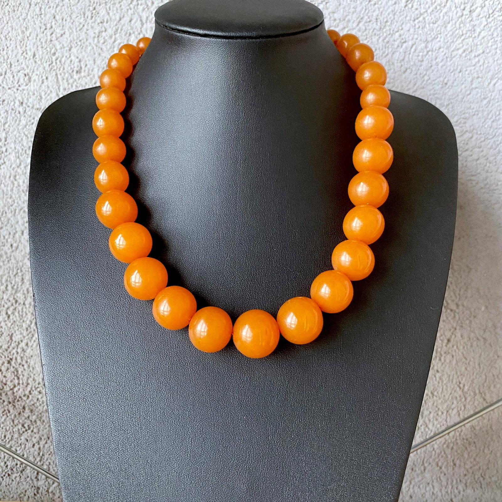 Exquisite Vintage Amber Necklace made from Hand Carved Amber beads: Title:Exquisite Vintage Amber Necklace made from Hand Carved Amber beads Metal:None Gemstone:Amber Weight:78.1 g Size:Size: 500.0 x 20 x 20 mm Size: 19.685 x 0.787 x 0.787 inches Bead size: 20 x 20