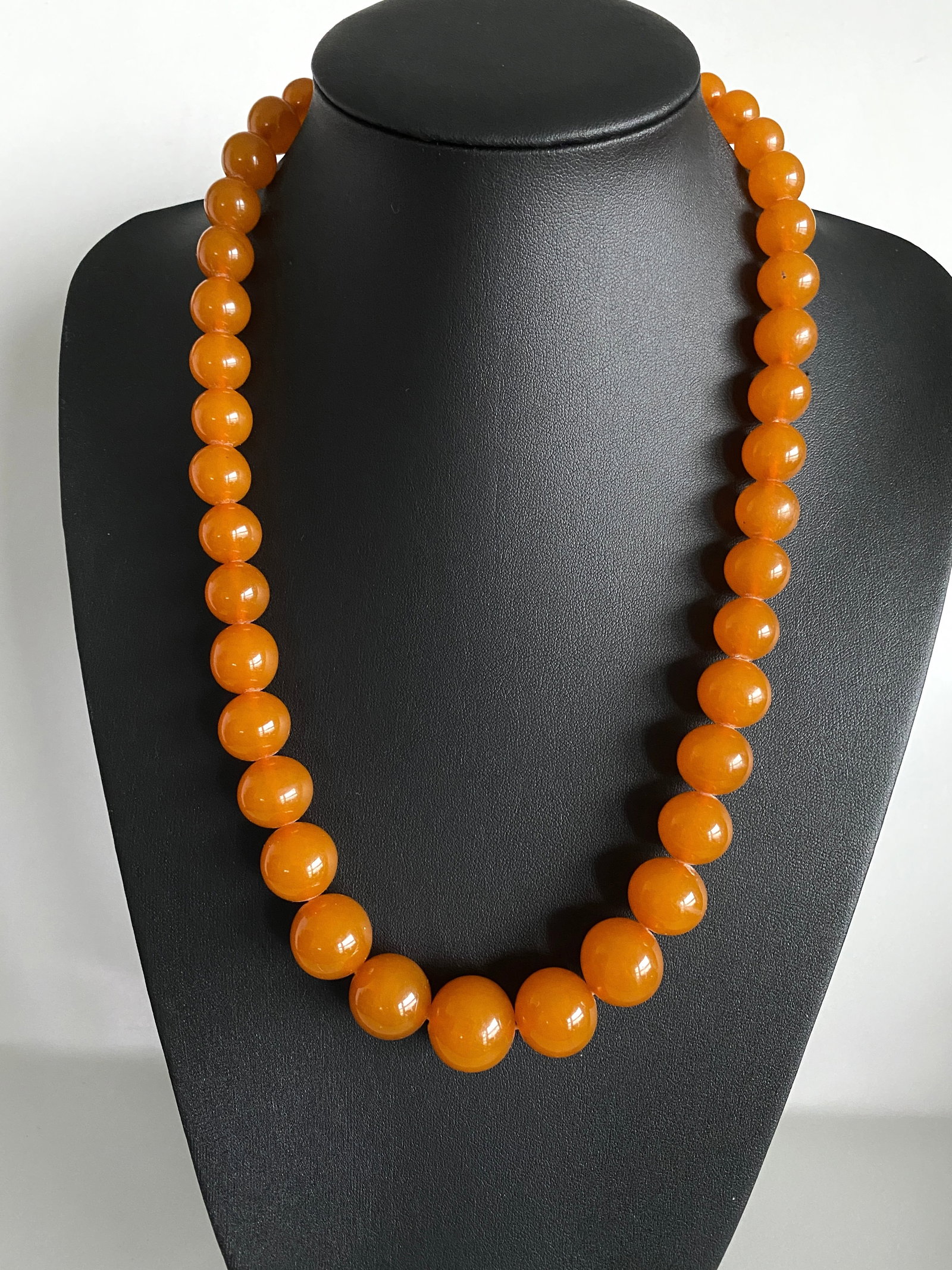 Impressive Vintage Amber Necklace made from Round Amber beads: Title:Impressive Vintage Amber Necklace made from Round Amber beads Metal:None Gemstone:Amber Weight:70.4 g Size:Bead size: From 18.92 to 11.5 mm Bead size: 0.745 to 0.453 inches Made
