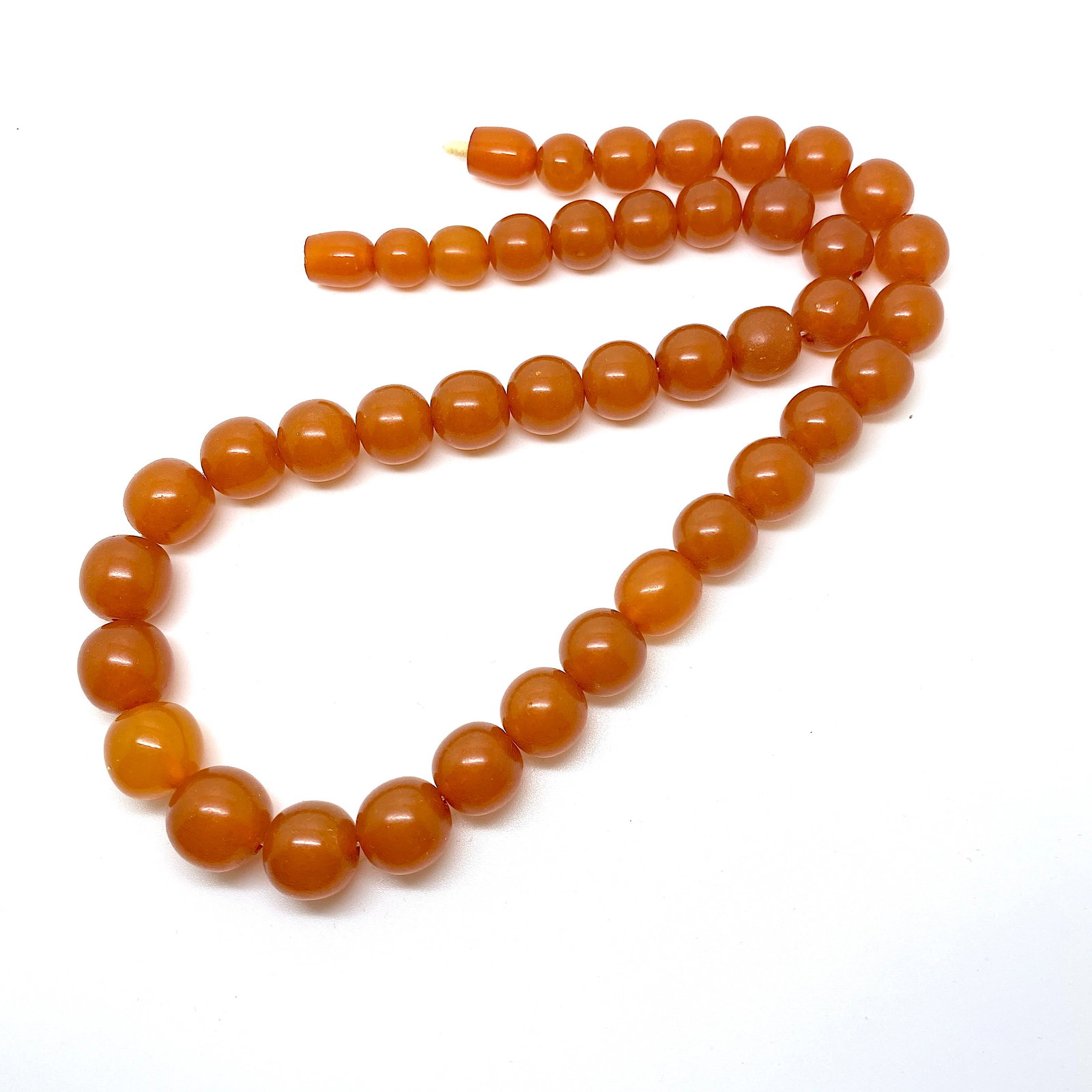 Incredible Vintage Amber Necklace made from Round Amber beads: Title:Incredible Vintage Amber Necklace made from Round Amber beads Metal:None Gemstone:Amber Weight:46.6 g Size:Bead size: From 14.4 to 10.0 mm Bead size: 0.567 to 0.394 inches Made