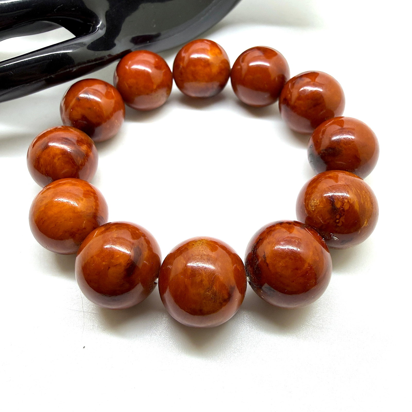Fascinating Amber Bracelet: Title:Fascinating Amber Bracelet Metal:None Gemstone:Reconstituted Amber Weight:45.2 g Size:18mm Made of:(Reconstituted Amber or Whole Stone):Reconstituted Amber Additional information:Fascinating Amb
