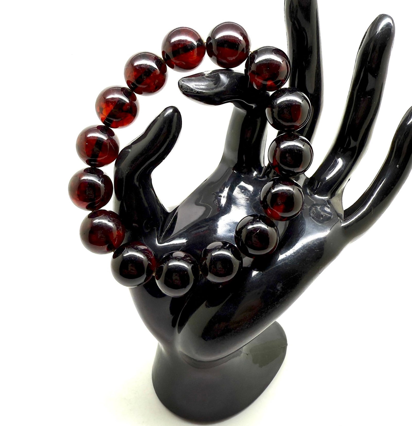 Grand Amber Bracelet: Title:Grand Amber Bracelet Metal:None Gemstone:Reconstituted Amber Weight:28.8 g Size:15mm Made of:(Reconstituted Amber or Whole Stone):Reconstituted Amber Additional information:Grand Amber BraceletR