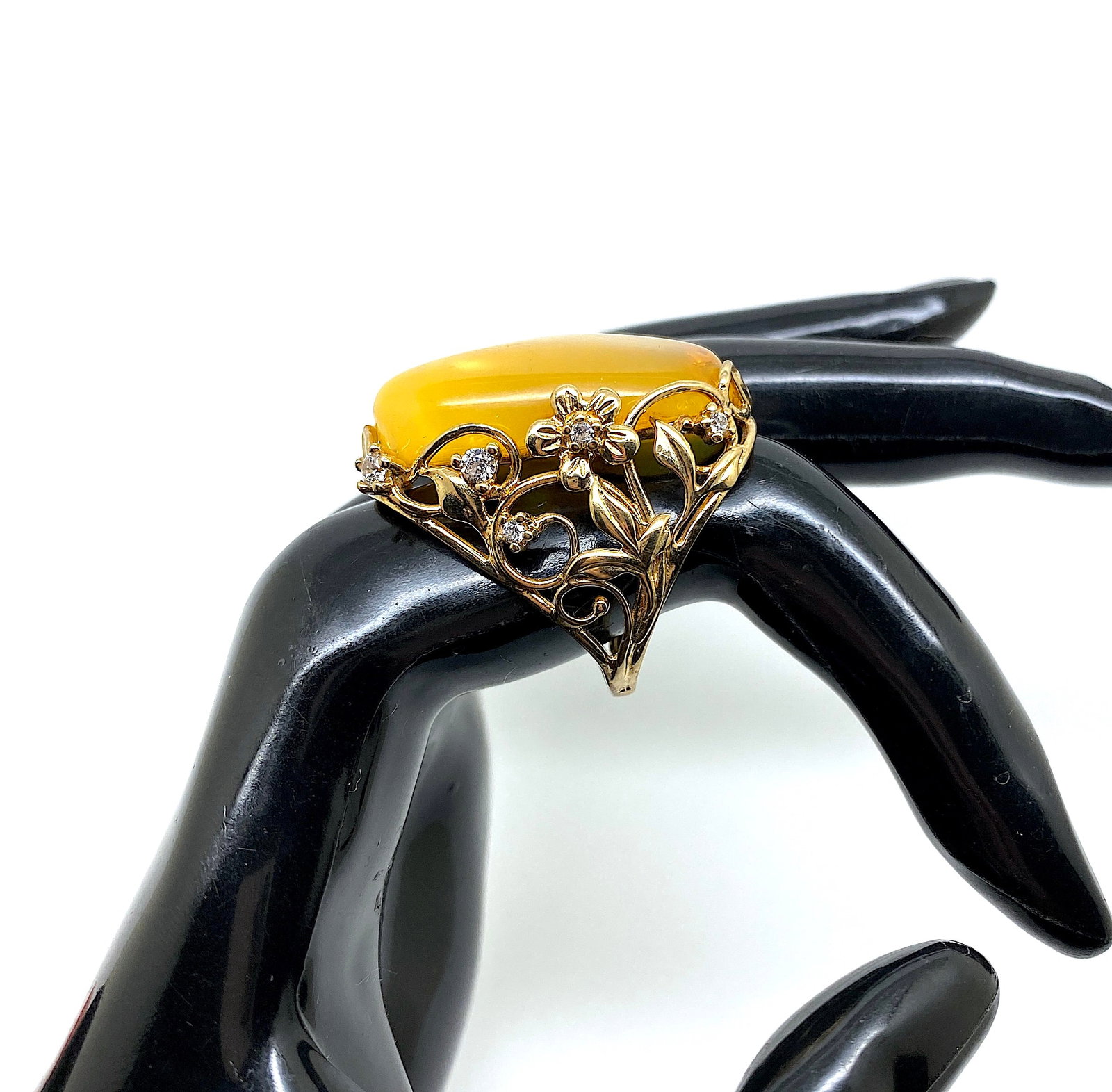 Adjustable Amber Ring: Title:Adjustable Amber Ring Metal:925 Silver-Gold Plated Gemstone:Amber Weight:9.06 g Size:Inner diameter: 17.0 x 17.0 mm Size: 32.0 x 22.0 x 29.0 mm Size: 1.26 x 0.866 x 1.142 inches Inner diameter: 