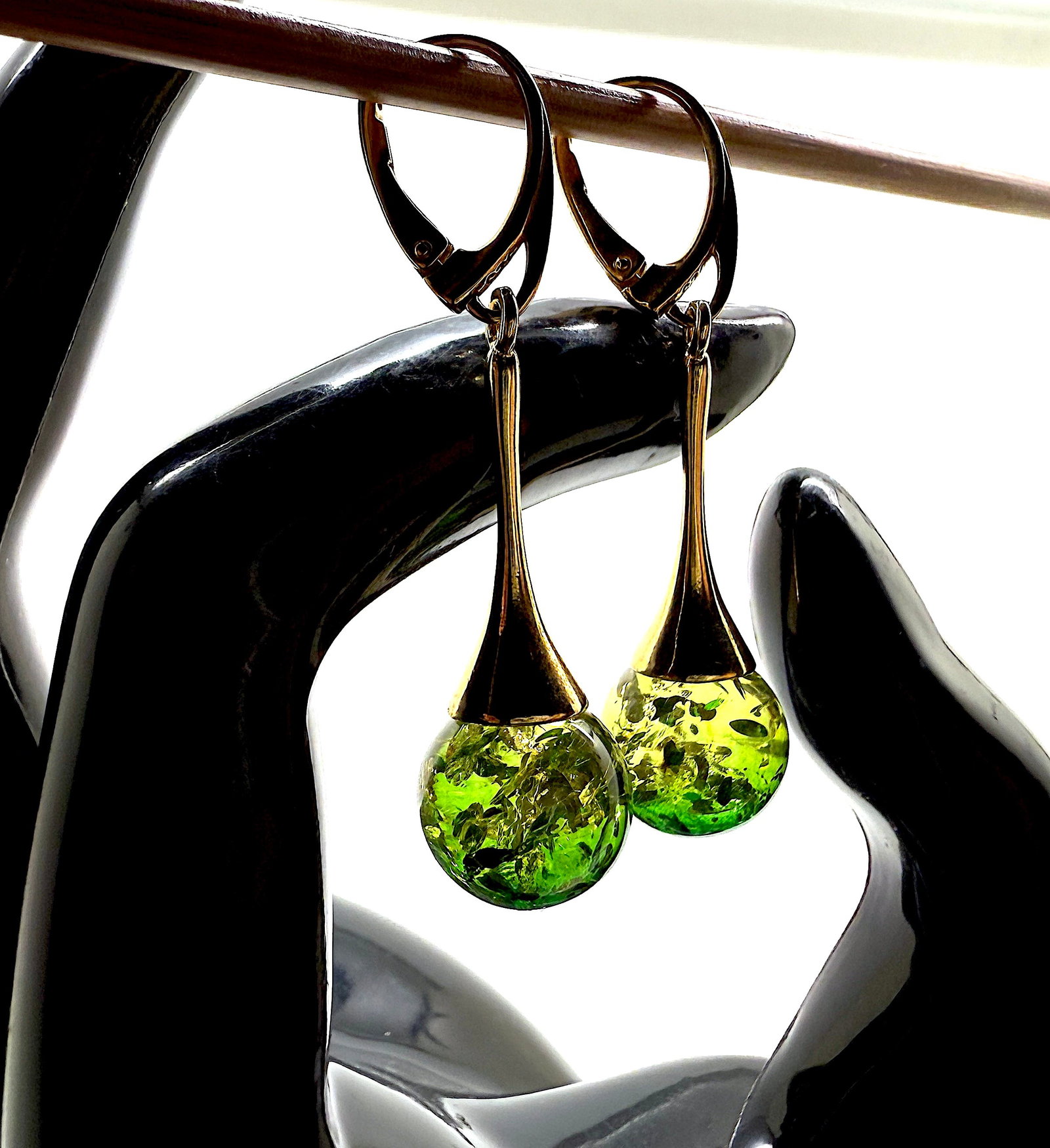 Impressive Amber Earrings: Title:Impressive Amber Earrings Metal:925 Silver-Gold Plated Gemstone:Amber Weight:4.4 g Size:Size: 12.0 x 12.0 x 40.0 mm Size: 0.472 x 0.472 x 1.575 inches Made of:(Reconstituted Amber or Whole