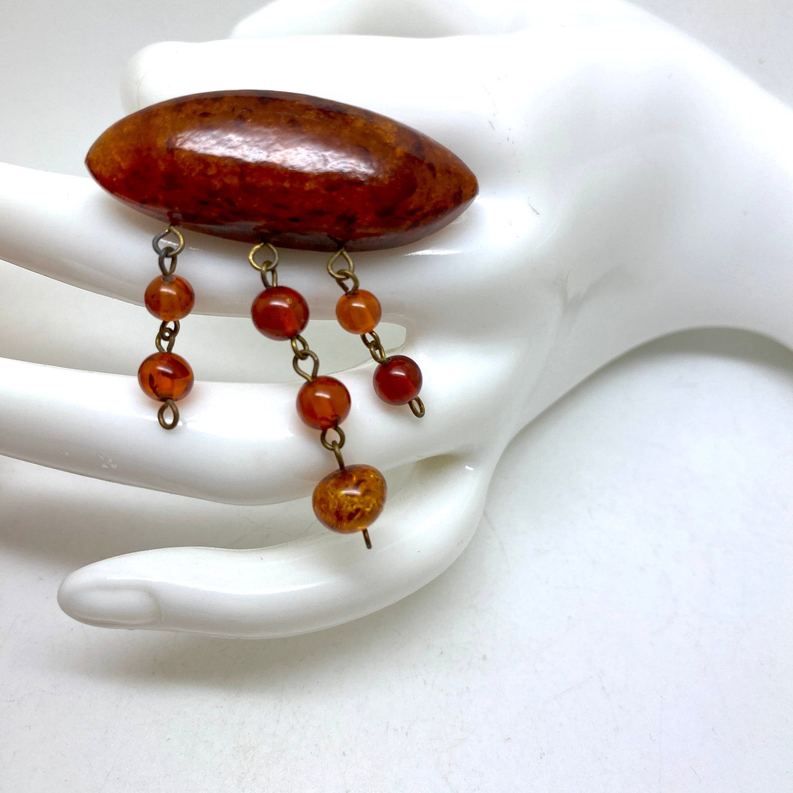 Antique Amber Brooch: Title:Antique Amber Brooch Metal:None Gemstone:Amber Weight:5.34 g Size:Size: 41.0 x 50.0 x 14.0 mm Size: 1.614 x 1.969 x 0.551 inches Made of:(Reconstituted Amber or Whole Stone):Reconstituted Amber