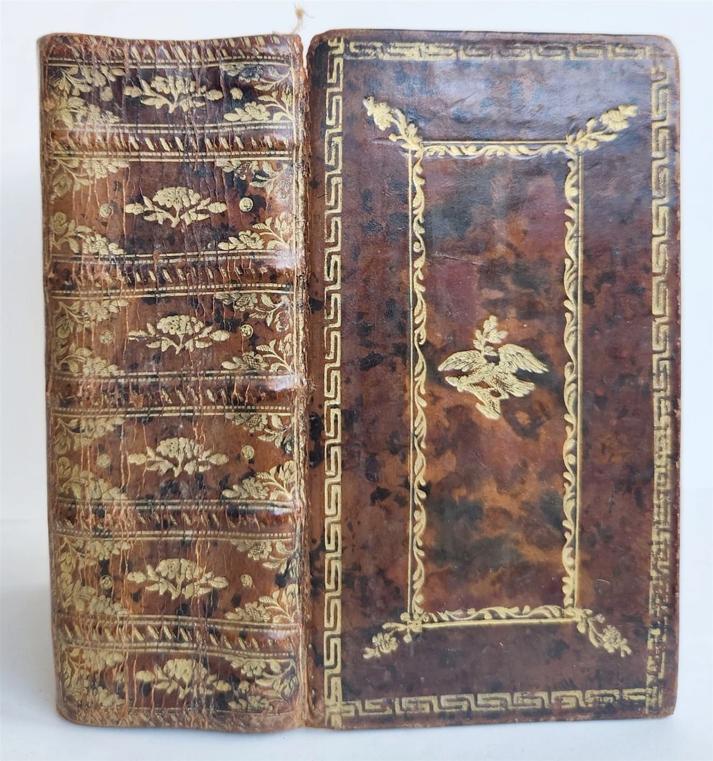1733 BIBLE in FRENCH Old and New Testament DECORATIVE BINDING antique (1 of 11)