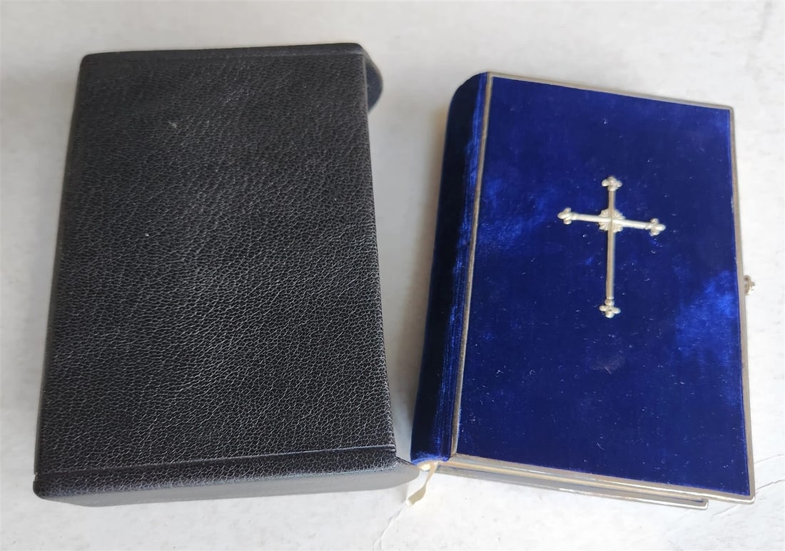 1876 PRAYER BOOK in GERMAN antique VELVET w/ SILVER EDGES BINDING - 2