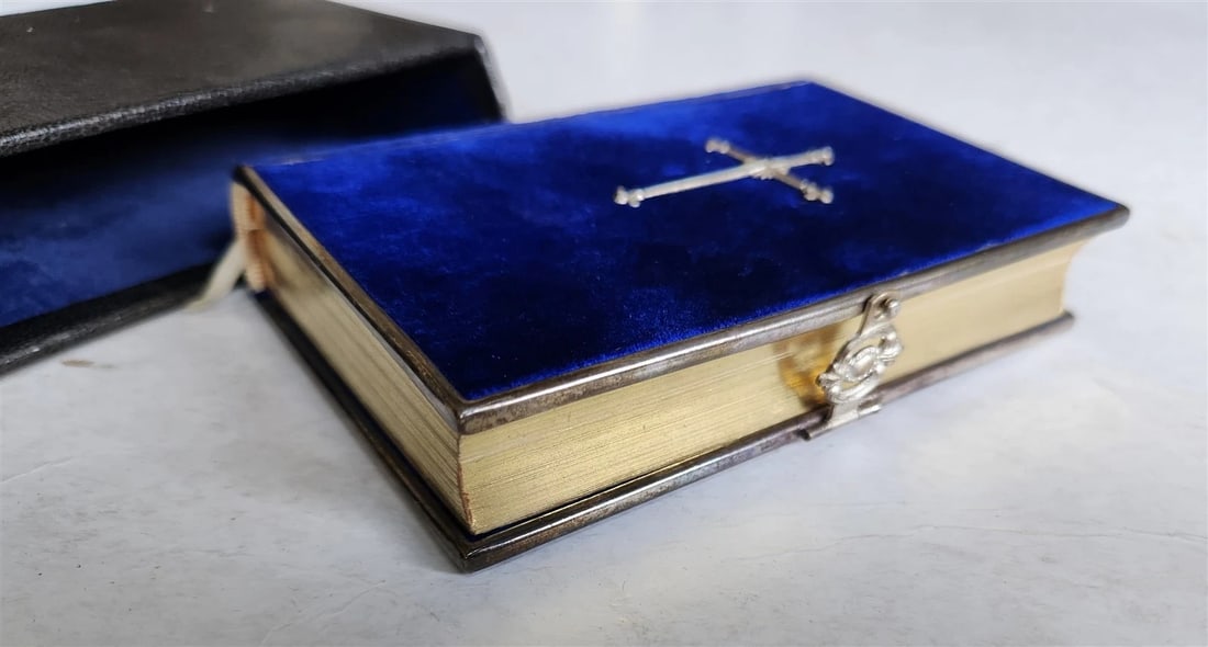 1876 PRAYER BOOK in GERMAN antique VELVET w/ SILVER EDGES BINDING - 3