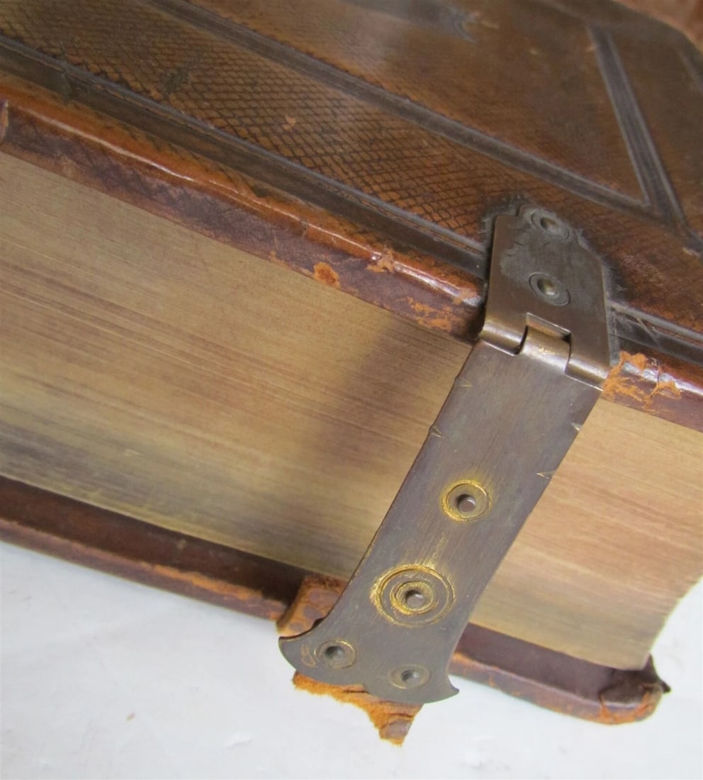 1782 BIBLE LEATHER BOUND w/ CLASPS BIBLIA SACRA antique in DUTCH NETHERLANDS - 12