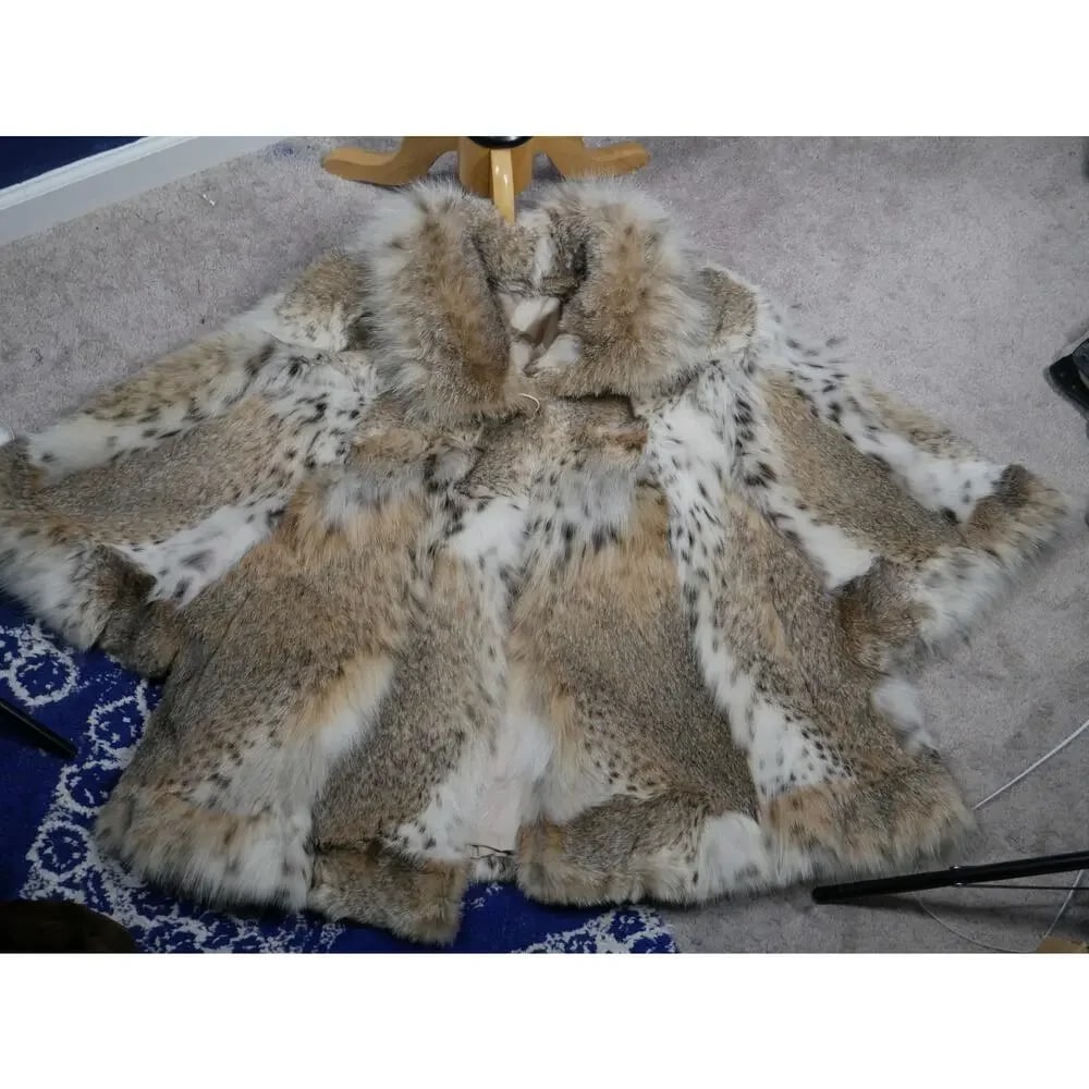 Gorgeous Spotted Lynx Bobcat Fur Coat Poncho Cape Jacket - 2