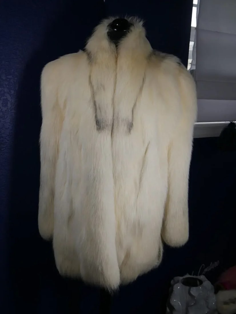 Beautiful Pearl Platinum Fox Fur Coat Jacket & matching hat! (1 of 8)