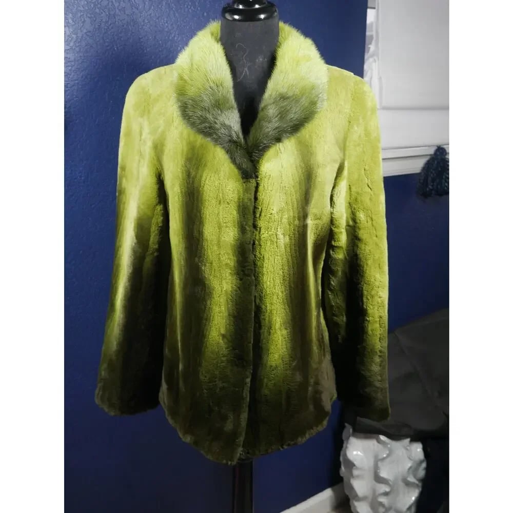 Amazing NWOT Apple lime green Ombre Sheared & Long hair Mink Fur Coat Jacket: Here is a gorgeous unique sheared & mink fur coat dyed in lime apple ombre green!. It is in excellent condition, no damage at all. It is NWOT! Fur is buttery soft, supple & fluffy. It has snap