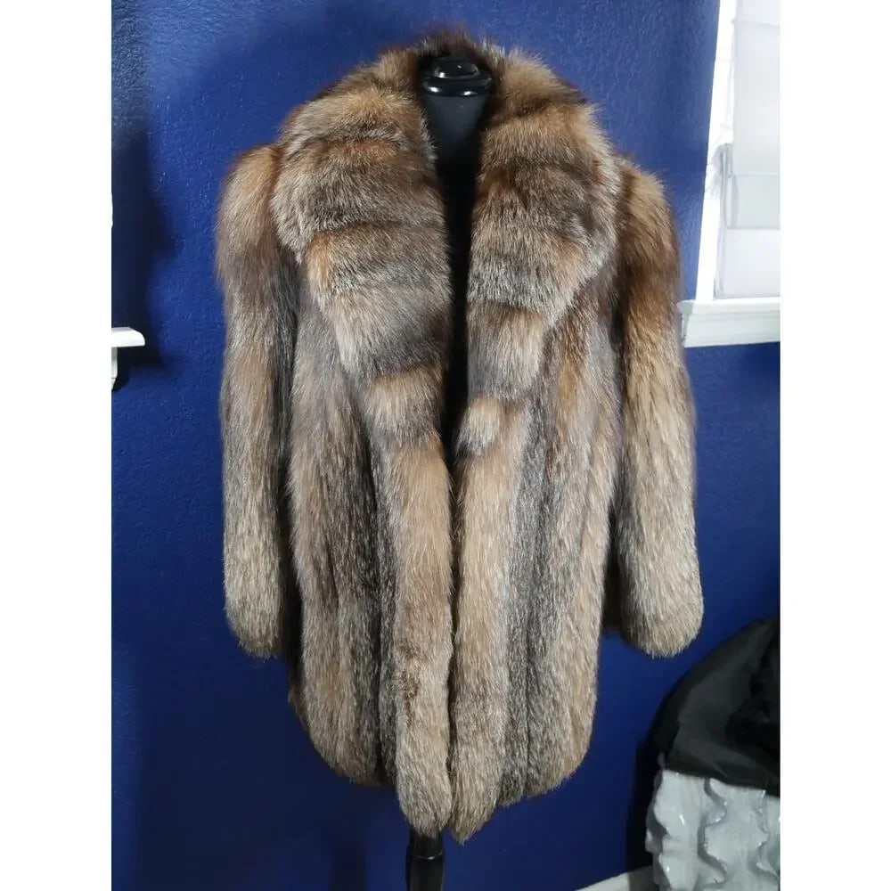 Gorgeous Dark Crystal Fox Fur Coat Jacket: Here is a Gorgeous Dark Crystal fox fur coat. It has a beautiful feathered striped collar. It is in New/ excellent condition, no damage at all. I don't think is war worn more than once or twice,
