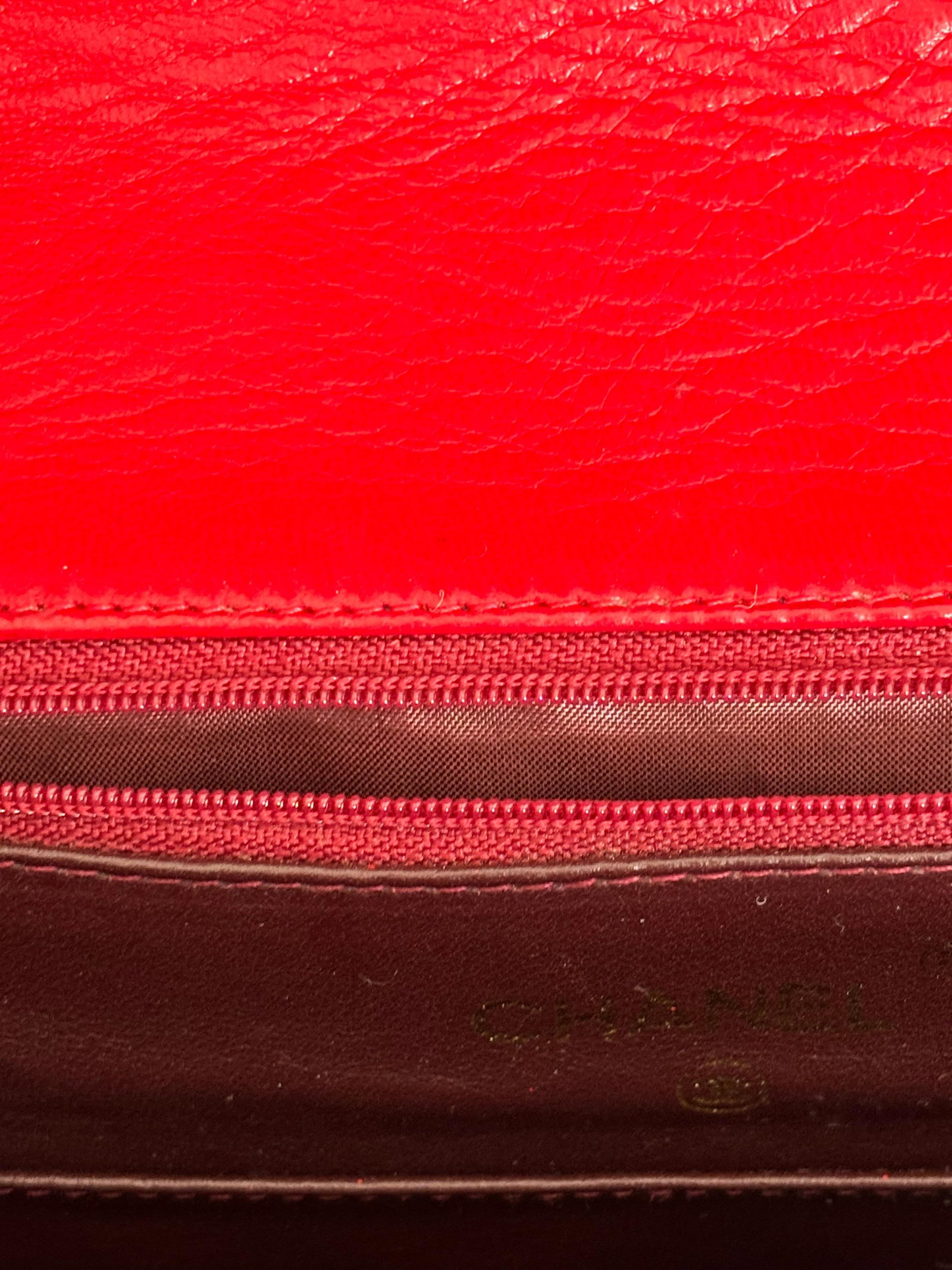 Chanel Vintage 1980s Large Quilted Lambskin Crossbody Bag with CC Lock - 2