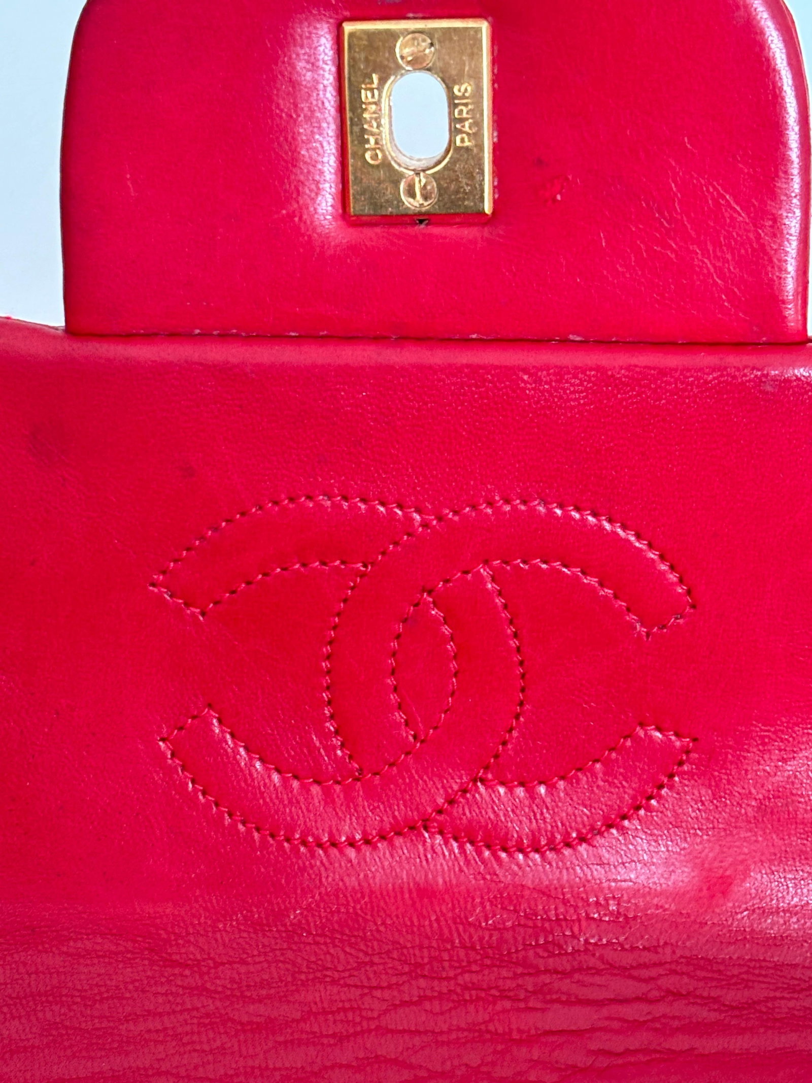Chanel Vintage 1980s Large Quilted Lambskin Crossbody Bag with CC Lock - 4