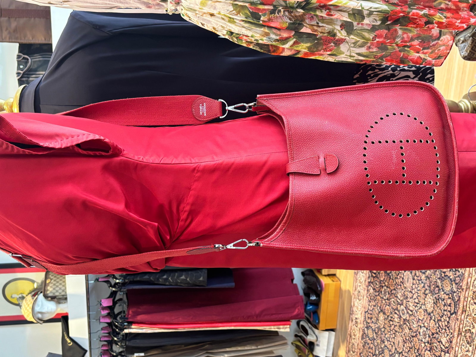 Hermès Vintage Evelyne Clemence III Red Leather Crossbody Bag, 1978 - 4