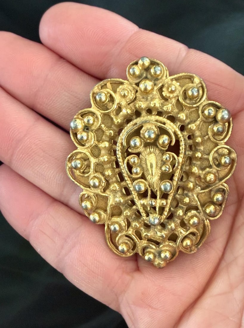 Vintage 1940s Dress Coat Clip Ornate Brass: Gold Brass metal Ornate Rich art deco style Secure clip in back SINGLE clip Mid 1940s Perfect for keeping Jack Frost off your décolletage. Clip onto your coat or dress or shawl. 1.75 x 2.25" No