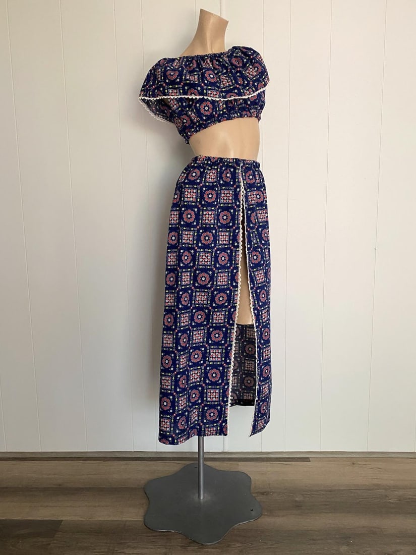 Vintage 1960s 1970s Cropped Blouse + Maxi Tea Timer Skirt Sz S M: 2 piece - cropped blouse + skirt Blouse is cropped Can be worn off shoulder(s) Skirt has a tea timer slit Red, white and blue Cotton Super cute hearts fabric design Late 1960s-early 1970s No stretch t