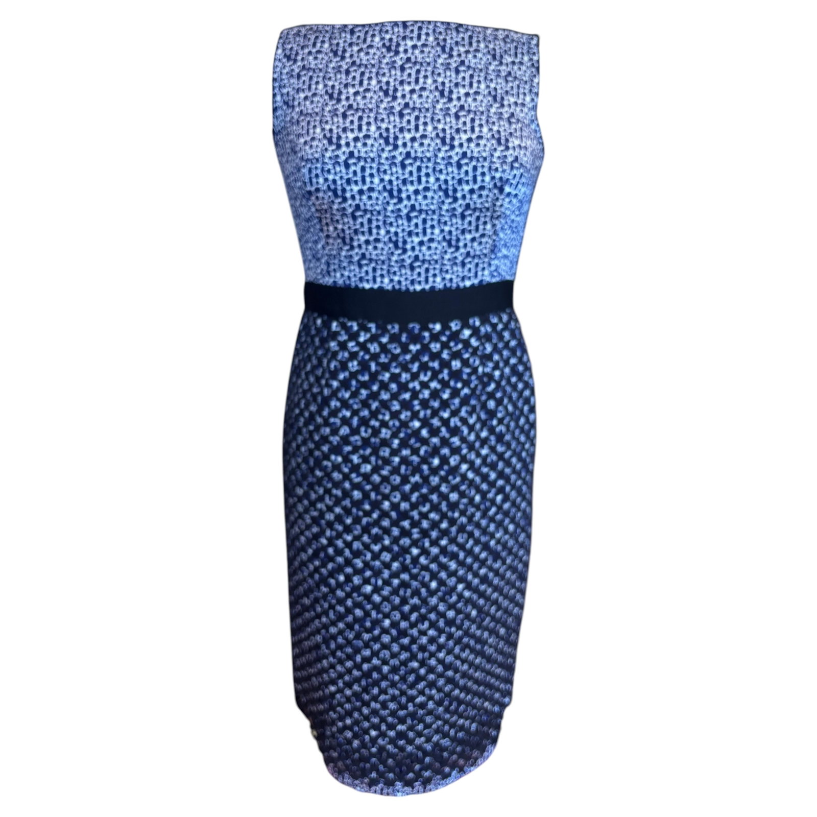 Oscar de la Renta Silk Pencil Dress Size 8 made in Italy: Title:Oscar de la Renta Silk Pencil Dress Size 8 made in Italy Description:This beautiful Oscar de la Renta silk dress is from the 2016 Resort Collection. It features a textured hammered silk top pair