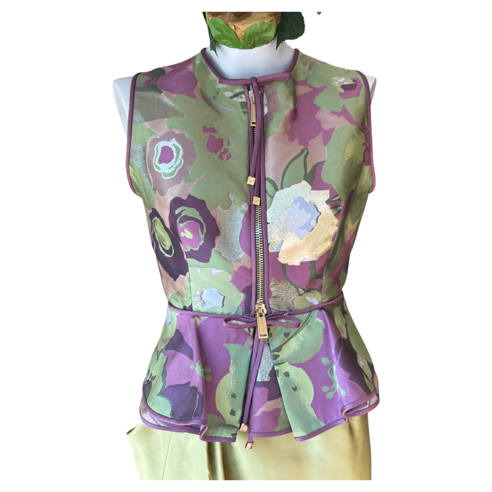 Dsquared2 Women's Vest Circa 2010 in Green Lilac Gold Pleats: Title:Dsquared2 Women's Vest Circa 2010 in Green Lilac Gold Pleats Description:DSQUARED was founded by twin brothers Dean and Dan Caten, and manufactured by Staff International S.p.a based in Italy an
