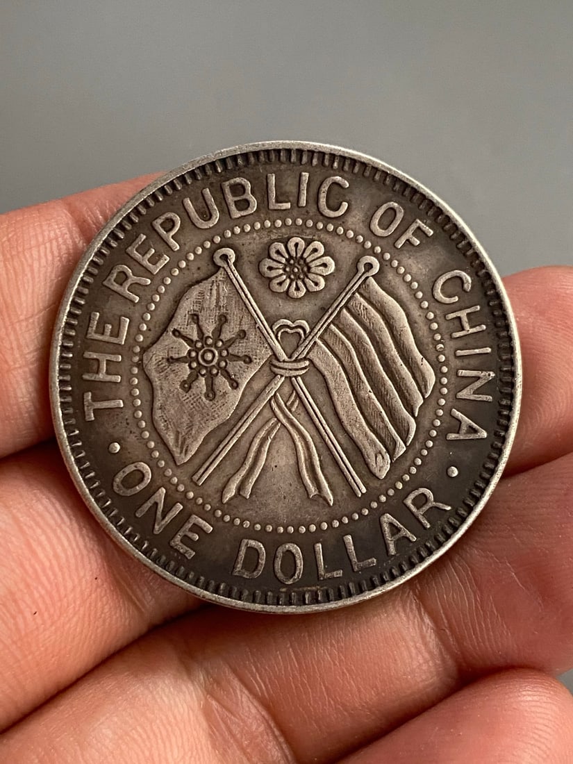 Vintage Pure Silver Coin: Title: Vintage Pure Silver Coin Origin: Chinese Materials: Silver Dimensions: 39x2.5(mm) 1.54x0.10(inches) Weight 0.06 lbs/26.8g Reserve: $399.00 Shipping: Domestic: Shipping rates are determined by d