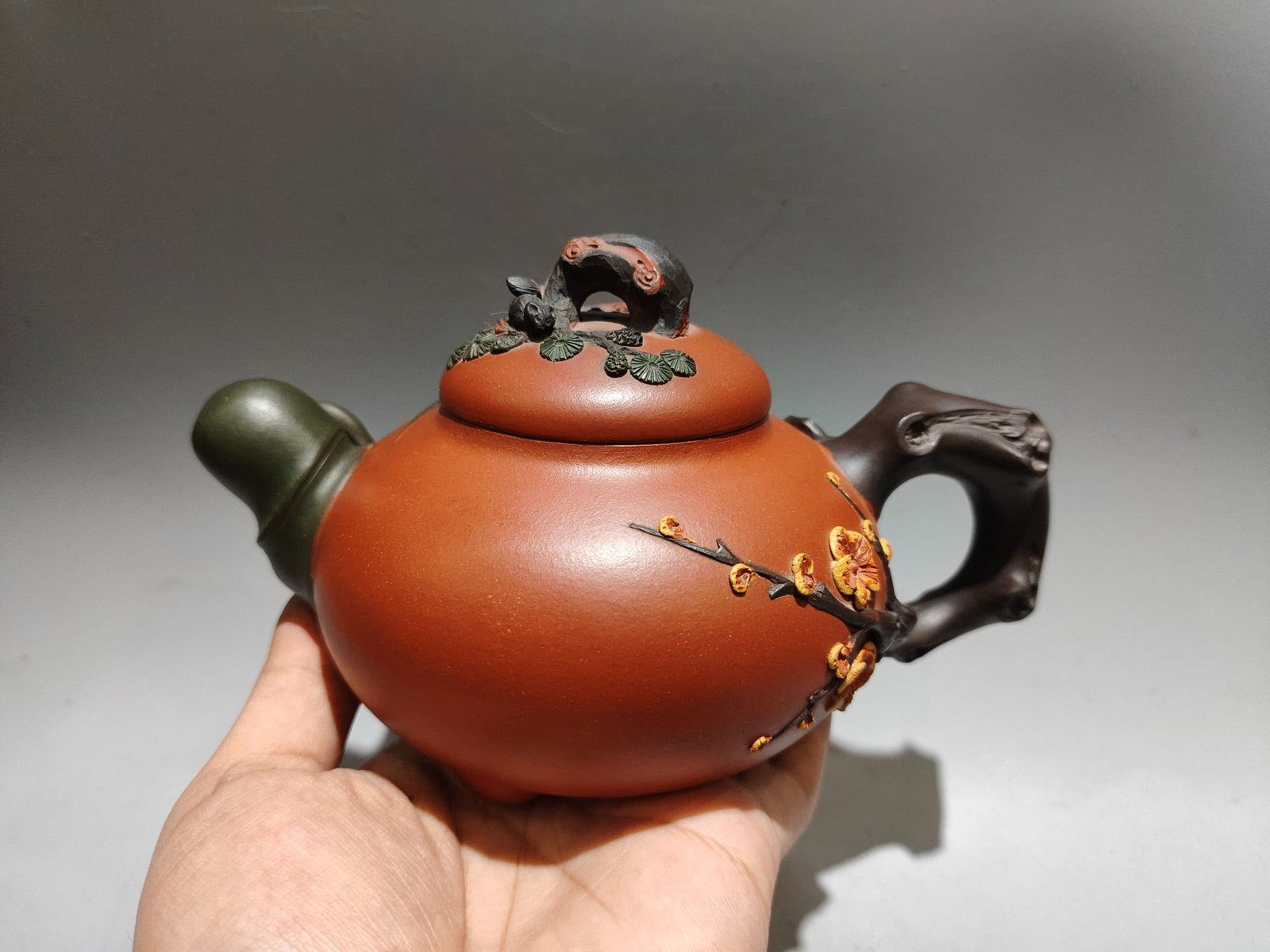 Chinese Yixing Zisha Clay Plum Blossom Bamboo Pine Tree Teapot: Title: Chinese Yixing Zisha Clay Plum Blossom Bamboo Pine Tree Teapot Origin: Chinese Materials: Yixing Zisha Dimensions: 180x110(mm) 7.09x4.33(inches) Reserve: $599.00 Shipping: Domestic: Shipping ra