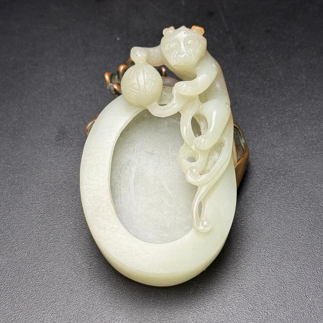 Old Hetian Jade Beast Brush Washer: Title: Old Hetian Jade Beast Brush Washer Origin: Chinese Date/Period: After1920 Materials: Hetian Jade Dimensions: 71x45x28(mm) 2.80x1.77x1.10(inches) Weight 0.14 lbs/62g Reserve: $499.00 Shipping: D