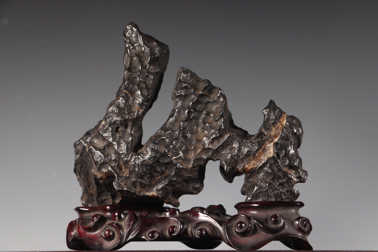 Old Natural Lingbi Stone Statue: Title: Old Natural Lingbi Stone Statue Origin: Chinese Date/Period: After1920 Materials: Lingbi Stone Dimensions: 210x85x195(mm) 8.27x3.35x7.68(inches) Weight 3.13 lbs/1422g Reserve: $1,599.00 Shippin