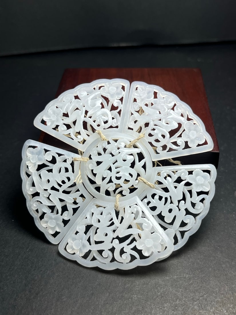 A Set Openwork White Hetian Jade Statue: Title: A Set Openwork White Hetian Jade Statue Origin: Chinese Date/Period: After1900 Materials: Hetian Jade Dimensions: 52x5(mm) 2.05x0.20(inches) Weight 0.07 lbs/31g Reserve: $350.00 Shipping: Domes