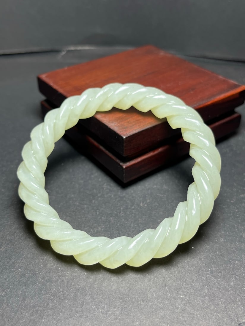 Inside Diameter 60MM Hetian Jade Bracelet Bangle: Title: Inside Diameter 60MM Hetian Jade Bracelet Bangle Origin: Chinese Date/Period: After1910 Materials: Hetian Jade Dimensions: 60(mm) 2.36(inches) Weight lbs/49g Reserve: $338.00 Shipping: Domestic