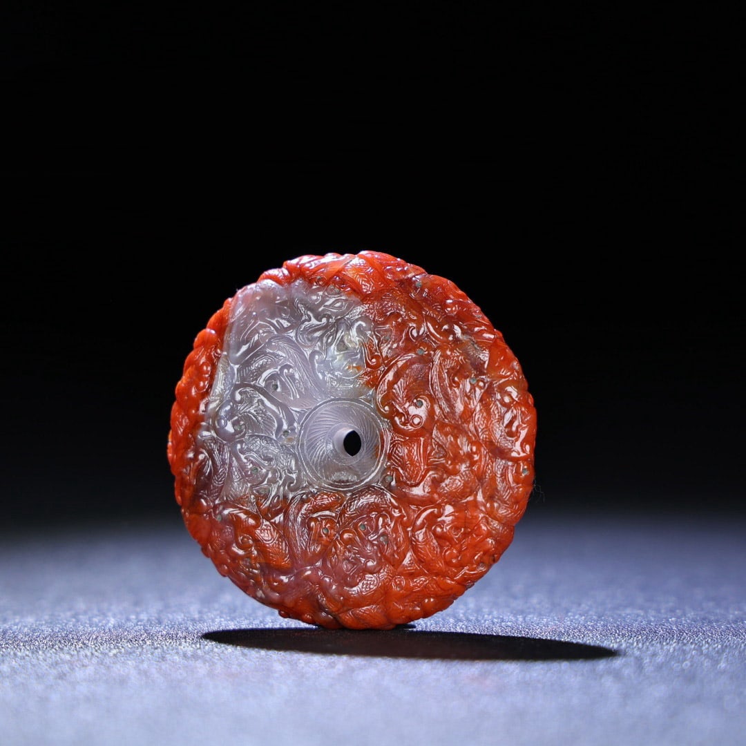 Vintage Agate Round Pendant: Title: Vintage Agate Round Pendant Origin: Chinese Date/Period: After1900 Materials: Agate Dimensions: 47x9(mm) 1.85x0.35(inches) Weight 0.06 lbs/29g Reserve: $999.00 Shipping: Domestic: Shipping rate