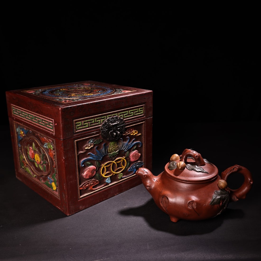 Chinese Yixing Zisha Clay Peach Teapot w Lacquerware Box: Title: Chinese Yixing Zisha Clay Peach Teapot w Lacquerware Box Origin: Chinese Materials: Yixing Zisha Dimensions: 120x190(mm) 4.72x7.48(inches) Weight 1.10 lbs/500g Reserve: $499.00 Shipping: Domest