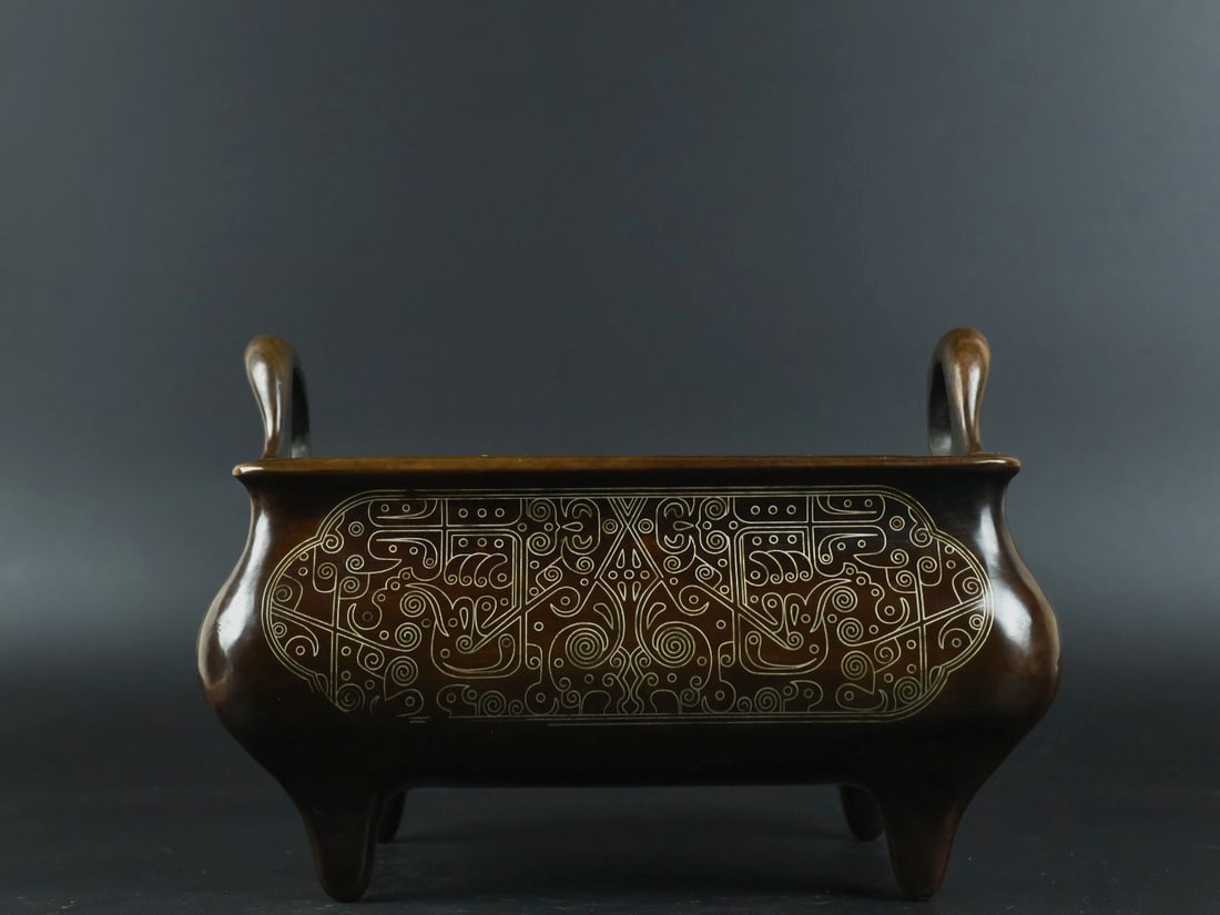 Old Red Copper Inlay Silver Wire Double Ear Incense Burner: Title: Old Red Copper Inlay Silver Wire Double Ear Incense Burner Origin: Chinese Date/Period: After1880 Materials: Red Copper,Silver Wire Dimensions: 195x155x105(mm) 7.68x6.10x4.13(inches) Weight 11.