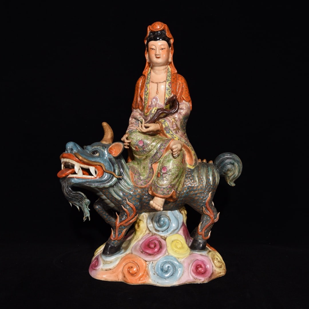 Chinese Famille Rose Porcelain Kwan-yin & Beast Statue: Title: Chinese Famille Rose Porcelain Kwan-yin & Beast Statue Origin: Chinese Date/Period: After1950 Materials: Porcelain Dimensions: 460x330(mm) 18.11x12.99(inches) Reserve: $1,999.00 Shipping: Domes