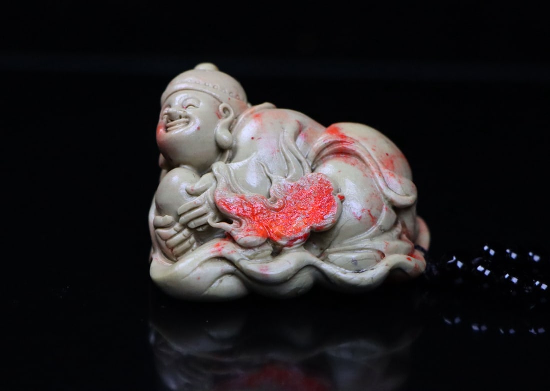 Natural Bloodstone Hand Carved Kid Pendant: Title: Natural Bloodstone Hand Carved Kid Pendant Origin: Chinese Date/Period: After2000 Materials: Bloodstone Dimensions: 58x48x39(mm) 2.28x1.89x1.54(inches) Weight 0.29 lbs/132g Reserve: $376.00 Shi