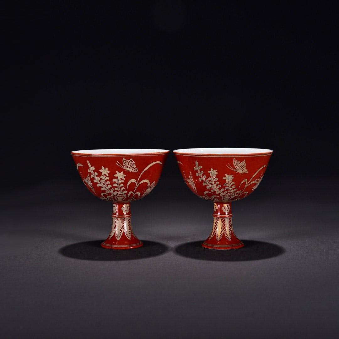 A Pair Gilt Gold Red Glaze Porcelain Cup: Title: A Pair Gilt Gold Red Glaze Porcelain Cup Origin: Chinese Date/Period: After1900 Materials: Porcelain Dimensions: 80x80(mm) 3.15x3.15(inches) Reserve: $350.00 Shipping: Domestic: Shipping rates 