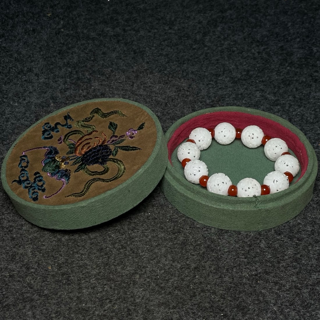 Openwork Hetian Jade Beads Bracelet w Box: Title: Openwork Hetian Jade Beads Bracelet w Box Origin: Chinese Date/Period: After1910 Materials: Hetian Jade Dimensions: 18(mm) 0.71(inches) Reserve: $269.00 Shipping: Domestic: Shipping rates are d