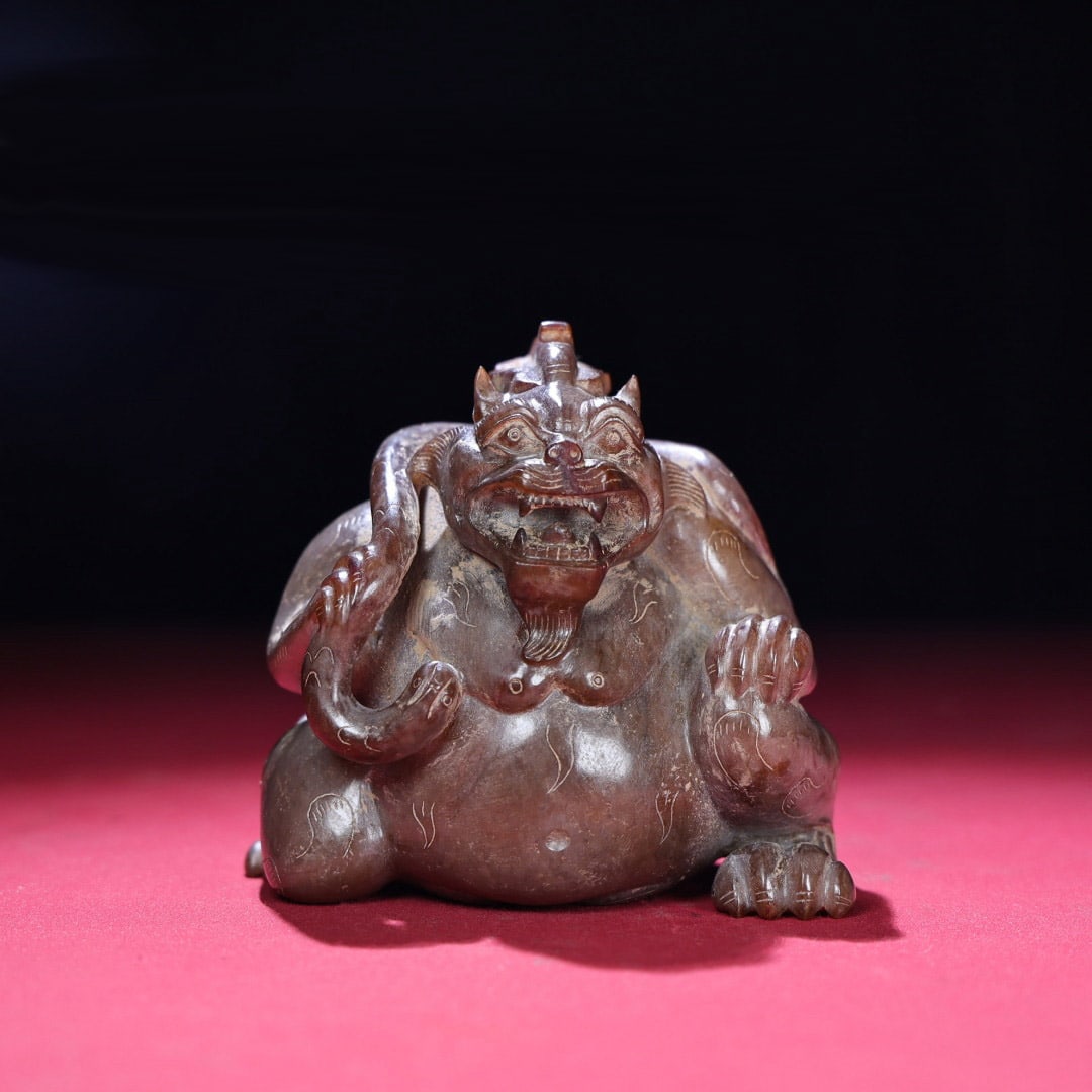 Vintage Hetian Jade Statue - Bear: Title: Vintage Hetian Jade Statue - Bear Origin: Chinese Date/Period: After1860 Materials: Hetian Jade Dimensions: 101x106x66(mm) 3.98x4.17x2.60(inches) Weight 1.86 lbs/844g Reserve: $1,999.00 Shippin