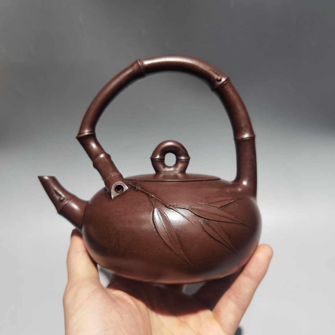 Chinese Yixing Zisha Clay Handle Bamboo Teapot: Title: Chinese Yixing Zisha Clay Handle Bamboo Teapot Origin: Chinese Materials: Yixing Zisha Dimensions: 150x140(mm) 5.91x5.51(inches) Reserve: $358.00 Shipping: Domestic: Shipping rates are determin