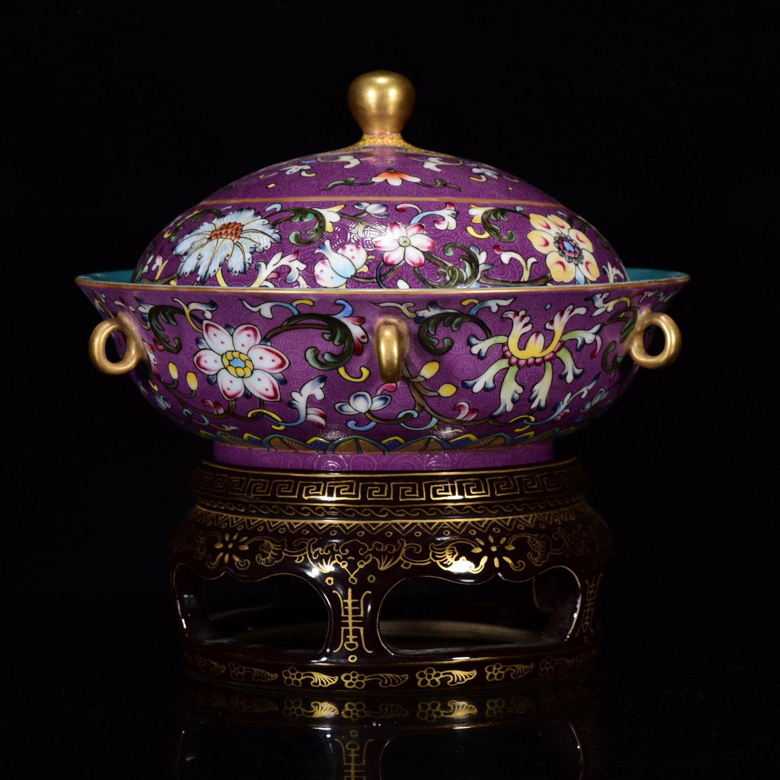 Gilt Gold Purple Ground Famille Rose Porcelain Incense Burner w Qianlong Mark: Title: Gilt Gold Purple Ground Famille Rose Porcelain Incense Burner w Qianlong Mark Origin: Chinese Date/Period: After1860 Materials: Porcelain Dimensions: 200x200(mm) 7.87x7.87(inches) Reserve: $1,5