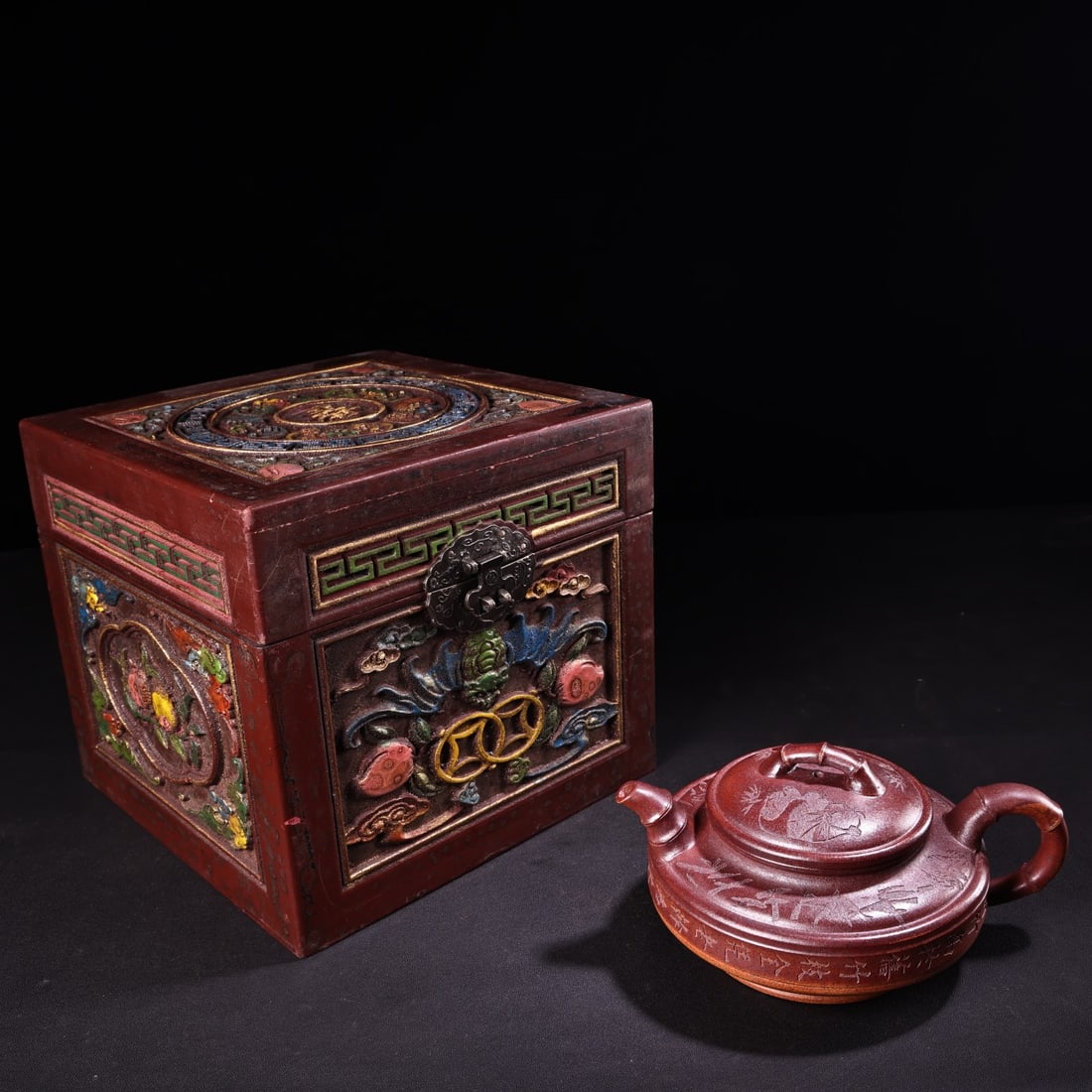 Chinese Yixing Zisha Clay Teapot w Lacquerware Box: Title: Chinese Yixing Zisha Clay Teapot w Lacquerware Box Origin: Chinese Materials: Yixing Zisha Dimensions: 170x95(mm) 6.69x3.74(inches) Weight 0.75 lbs/340g Reserve: $680.00 Shipping: Domestic: