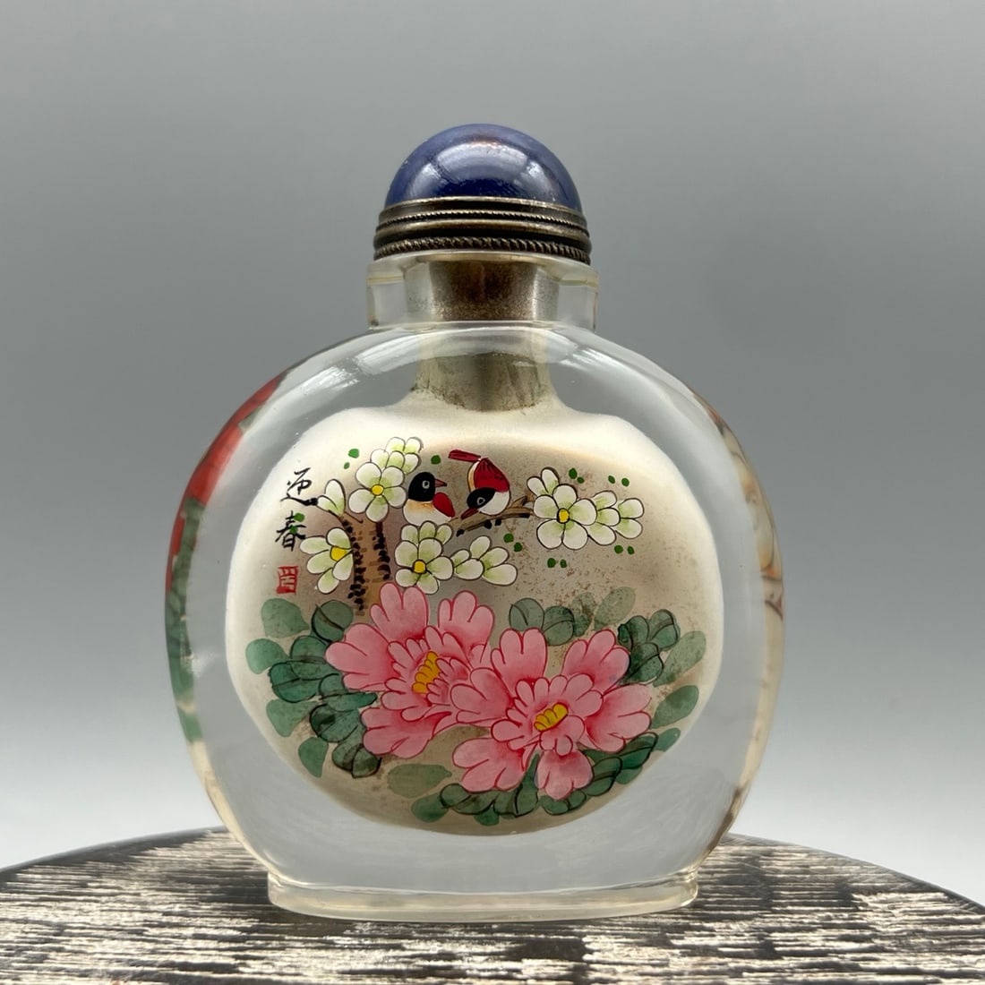 Old Peking Glass Inside Painting Flower Bird Design Snuff Bottle: Title: Old Peking Glass Inside Painting Flower Bird Design Snuff Bottle Origin: Chinese Date/Period: After1900 Materials: Peking Glass Dimensions: 67x30x84(mm) 2.64x1.18x3.31(inches) Weight 0.33 lbs/1