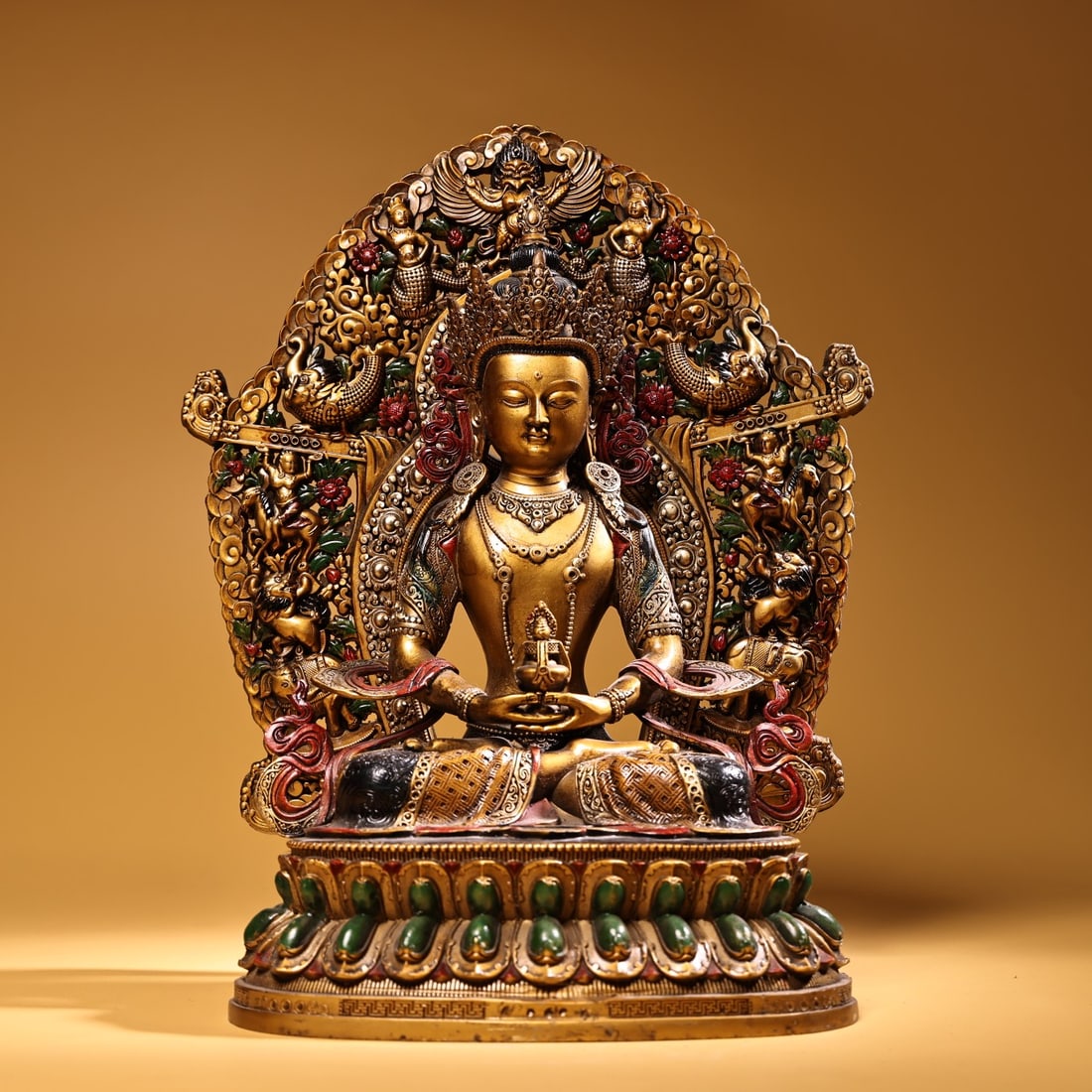 Hand Drawn Gilt Gold Copper Buddha Statue: Title: Hand Drawn Gilt Gold Copper Buddha Statue Origin: Chinese Date/Period: After1880 Materials: Gilt Gold Copper Dimensions: 330x220(mm) 12.99x8.66(inches) Weight 5.84 lbs/2650g Reserve: $599.00 Sh