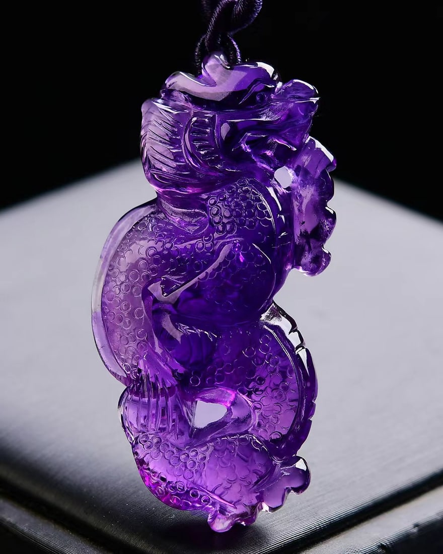 Natural Amethyst Hand Carved Dragon Pendant with Certificate: Title: Natural Amethyst Hand Carved Dragon Pendant with Certificate Origin: Chinese Date/Period: After2026 Materials: Amethyst Dimensions: 54x26x12(mm) 2.13x1.02x0.47(inches) Weight 0.05 lbs/21.5g