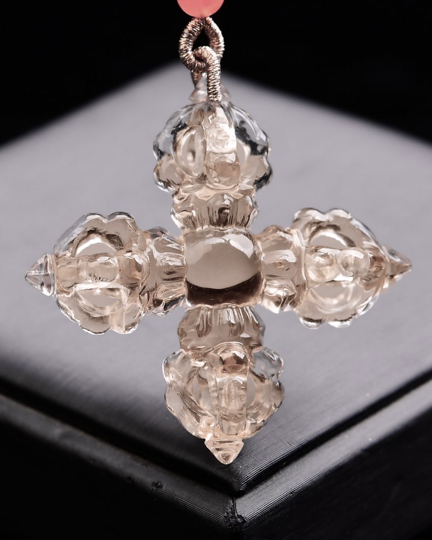Natural Citrine Pestle Xiangmo Pendant with Certificate: Title: Natural Citrine Pestle Xiangmo Pendant with Certificate Origin: Chinese Date/Period: After2026 Materials: Citrine Dimensions: 49x49x14(mm) 1.93x1.93x0.55(inches) Weight 0.04 lbs/18.2g Reserve: