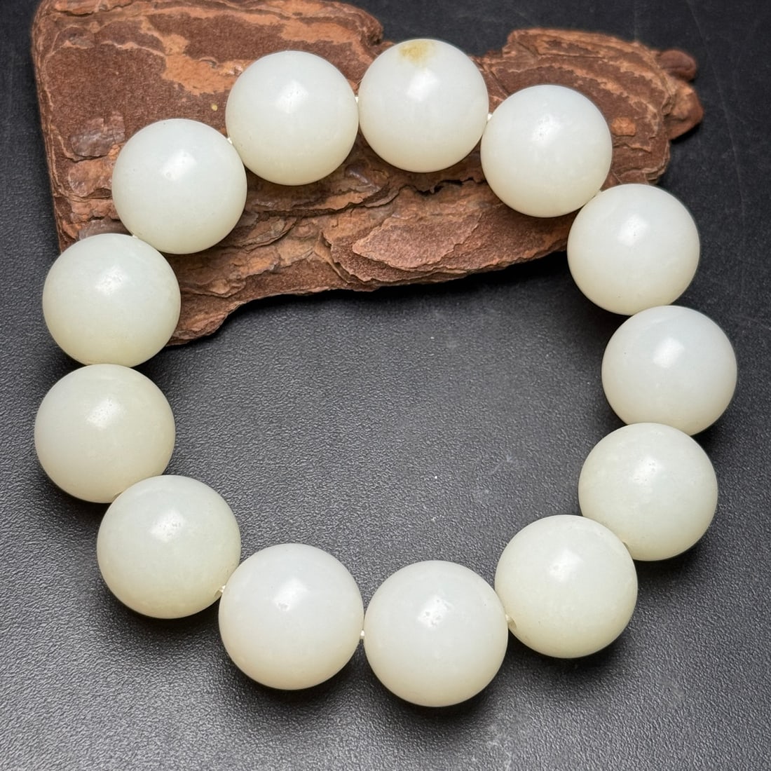 17MM White Hetian Jade Beads Bracelet: Title: 17MM White Hetian Jade Beads Bracelet Origin: Chinese Date/Period: After2000 Materials: Hetian Jade Dimensions: 17(mm) 0.67(inches) Weight 0.22 lbs/99g Reserve: $999.00 Shipping: Domestic: Ship