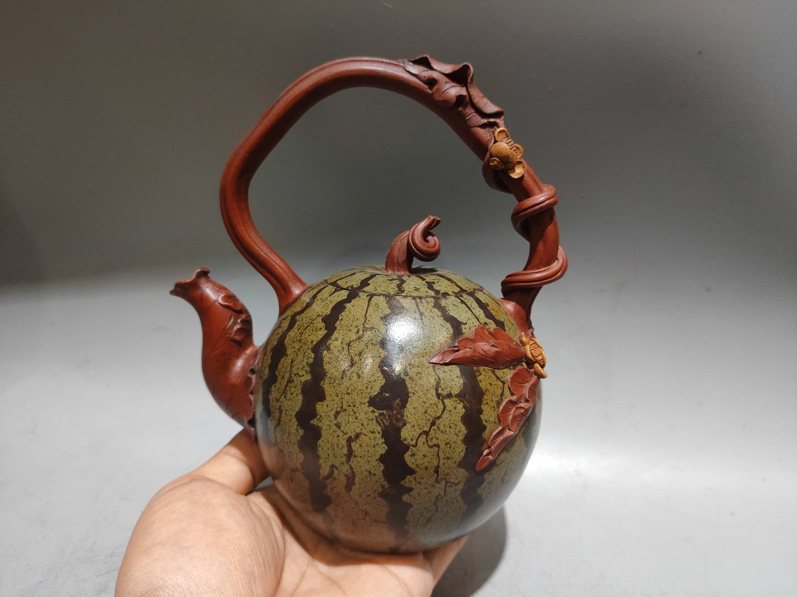 Chinese Yixing Zisha Clay Handle Watermelon Teapot w Artist Signed: Title: Chinese Yixing Zisha Clay Handle Watermelon Teapot w Artist Signed Origin: Chinese Materials: Yixing Zisha Dimensions: 150x170(mm) 5.91x6.69(inches) Reserve: $899.00 Shipping: Domestic: Shippin