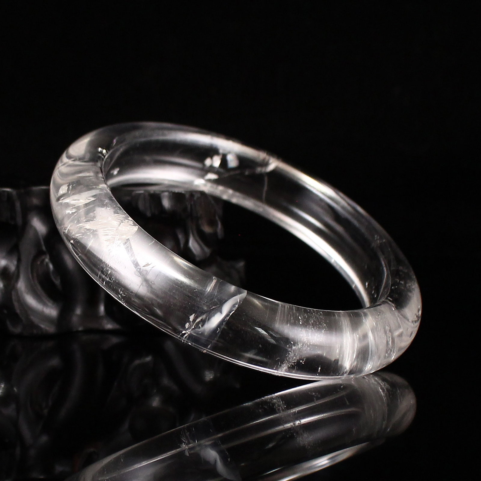 Inside Diameter 59mm White Crystal Bracelet Bangle: Title: Inside Diameter 59mm White Crystal Bracelet Bangle Origin: Chinese Date/Period: After2026 Materials: White Crystal Dimensions: 59x13x9(mm) 2.32x0.51x0.35(inches) Weight 0.12 lbs/55g Reserve: $9