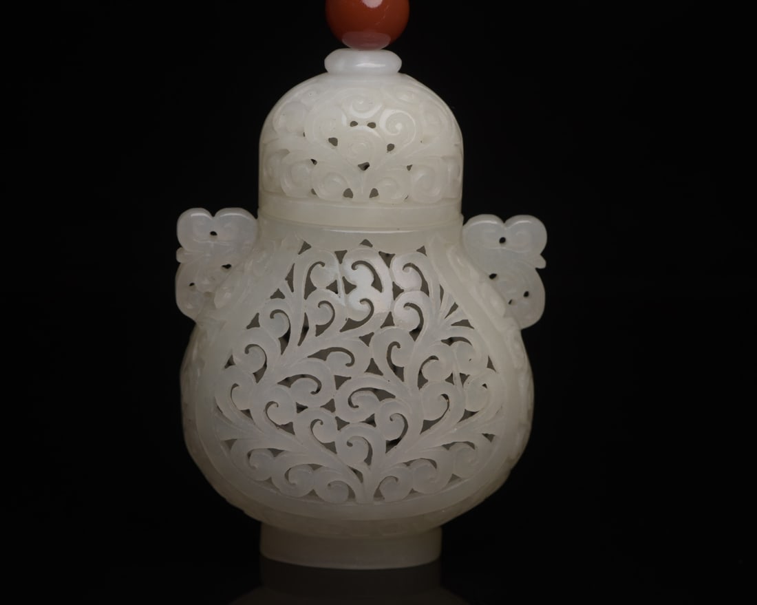 Openwork Hetian Jade Sachet Pendant: Title: Openwork Hetian Jade Sachet Pendant Origin: Chinese Date/Period: After2000 Materials: Hetian Jade Dimensions: 73x53x36(mm) 2.87x2.09x1.42(inches) Weight 0.14 lbs/63g Reserve: $299.00 Shipping: